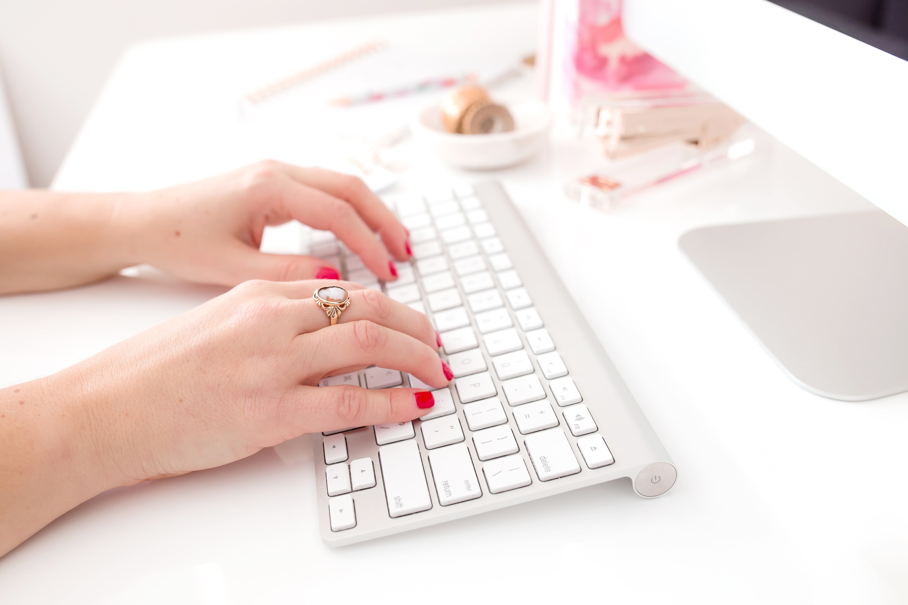 How to update an old blog post (and why you should!) + CHECKLIST